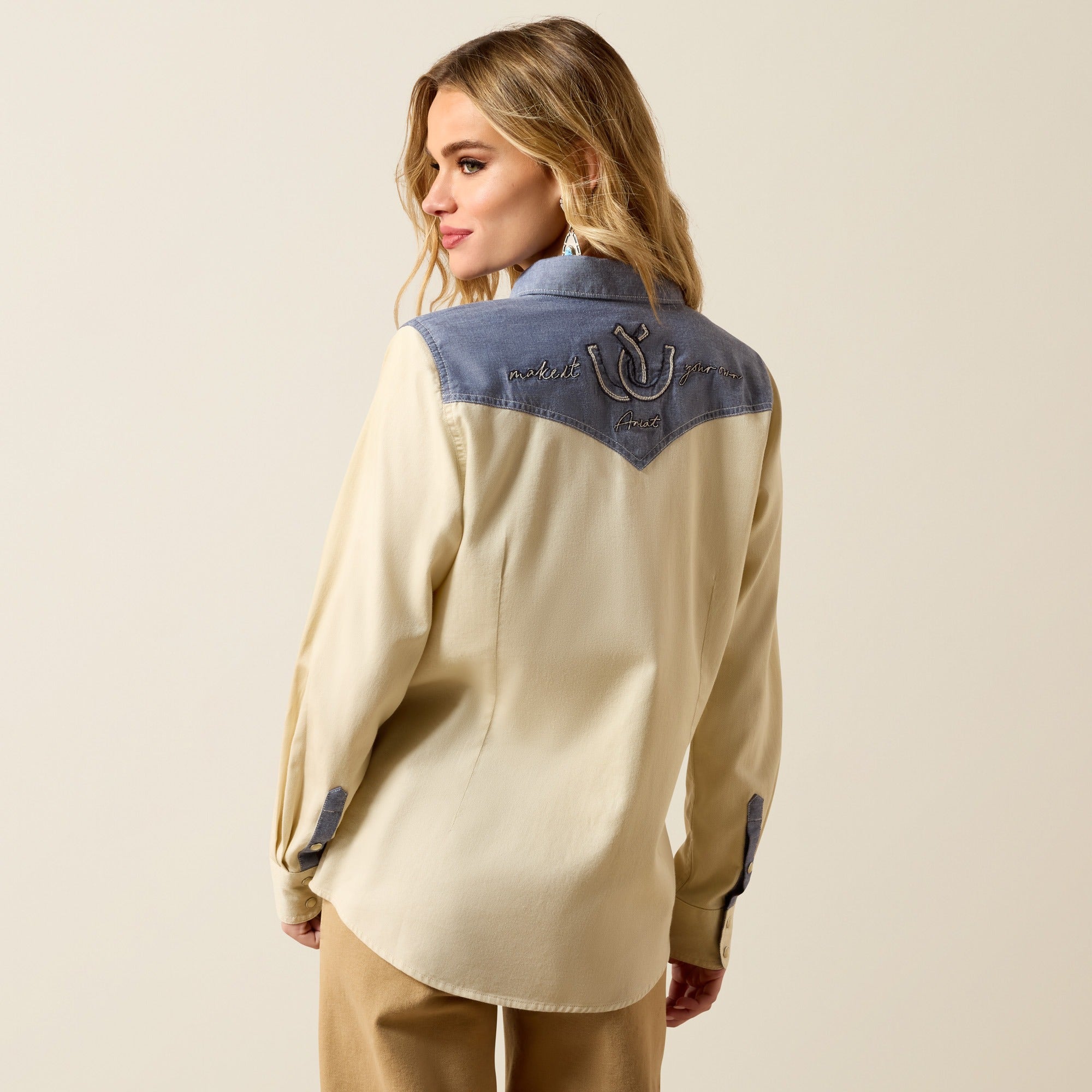 Ariat Women's Horsehoe Western Snap Shirt Long Sleeve