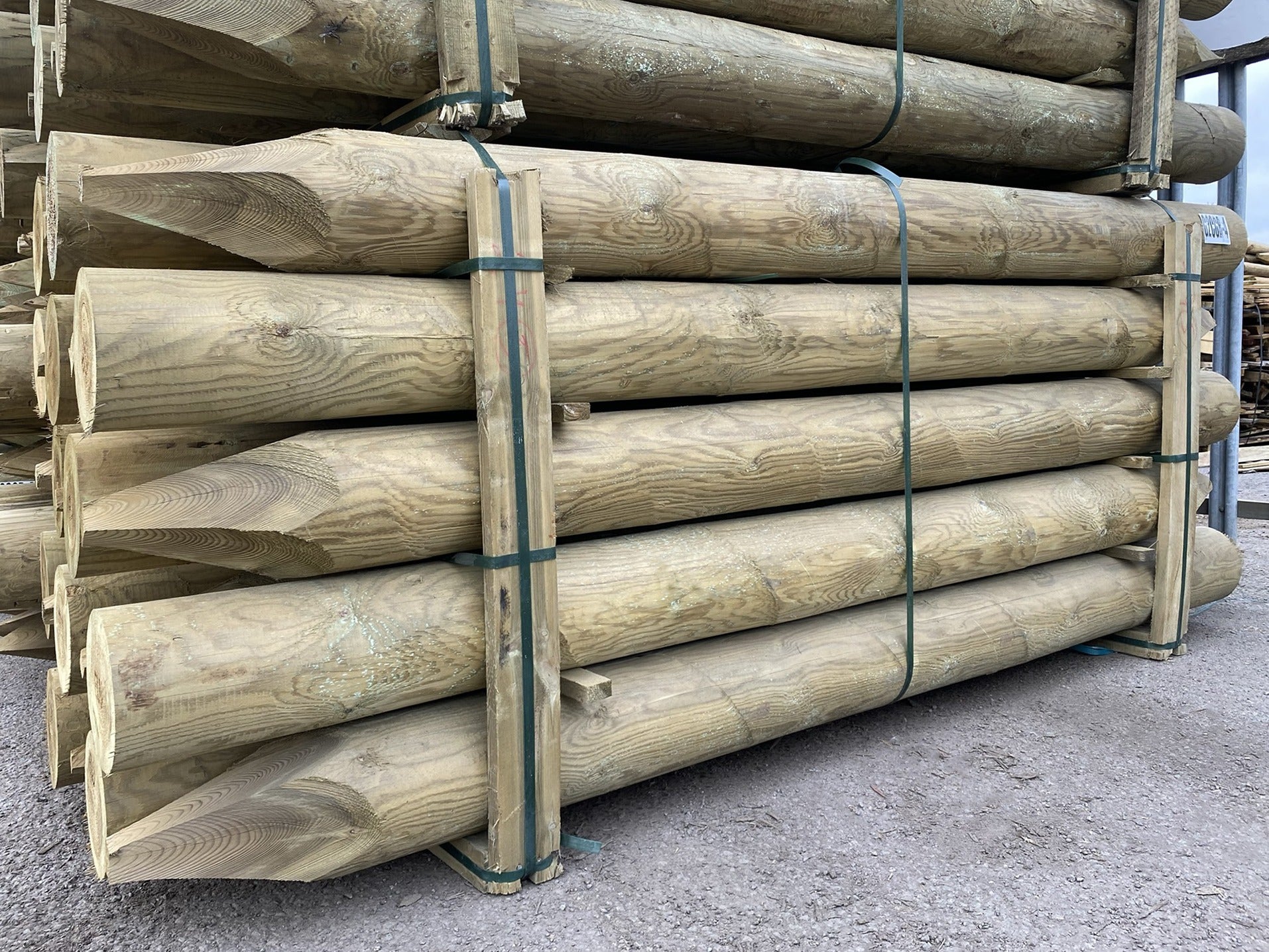 Treated Timber - Strainer Uc4 15yr - 2.4m 175-200mm